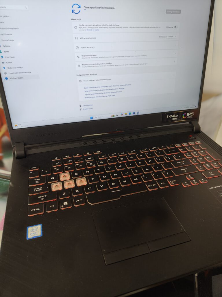 Asus ROG Strix G713G – uratowany