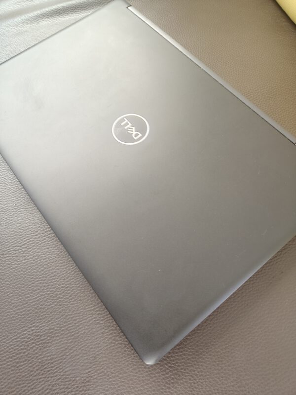 Laptop Dell Latitude 5590 - obrazek 3