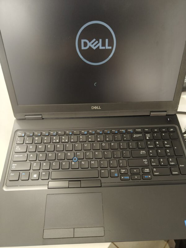 Laptop Dell Latitude 5590 - obrazek 4