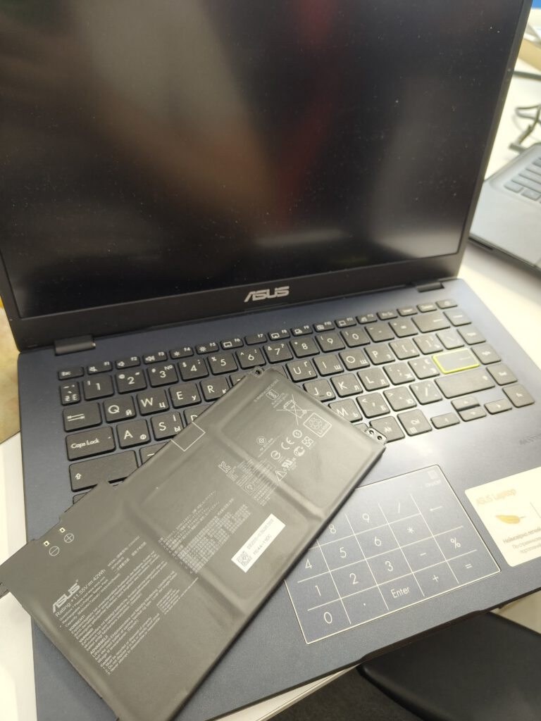 Nowe życie ASUS E610M– wymiana baterii w CHIP-COM