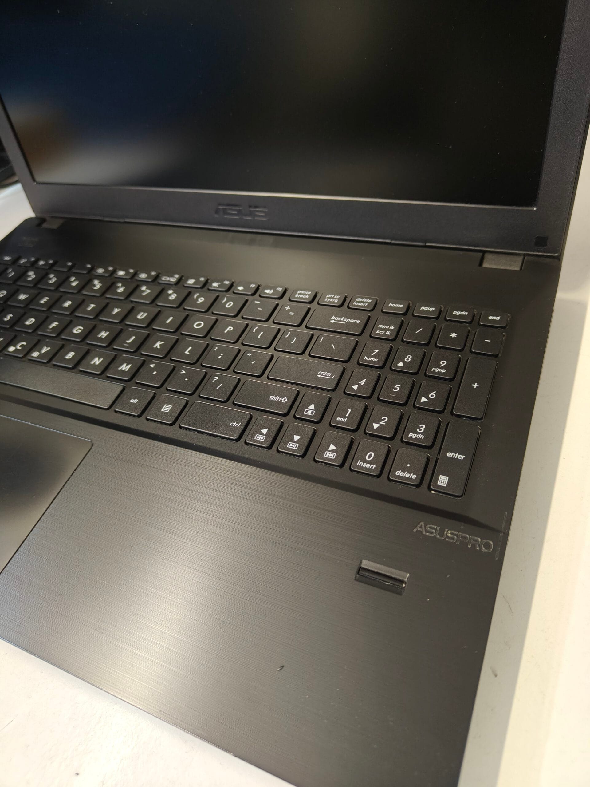 Laptop Asus Pro P2520L - obrazek 2